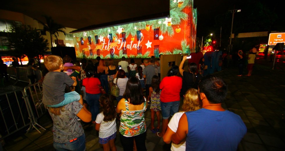 Natal Iluminado - Vídeo Mapping (Projeção na fachada da Igreja São Benedito). Foto: Claudio Vieira/PMSJC 17-12-2019