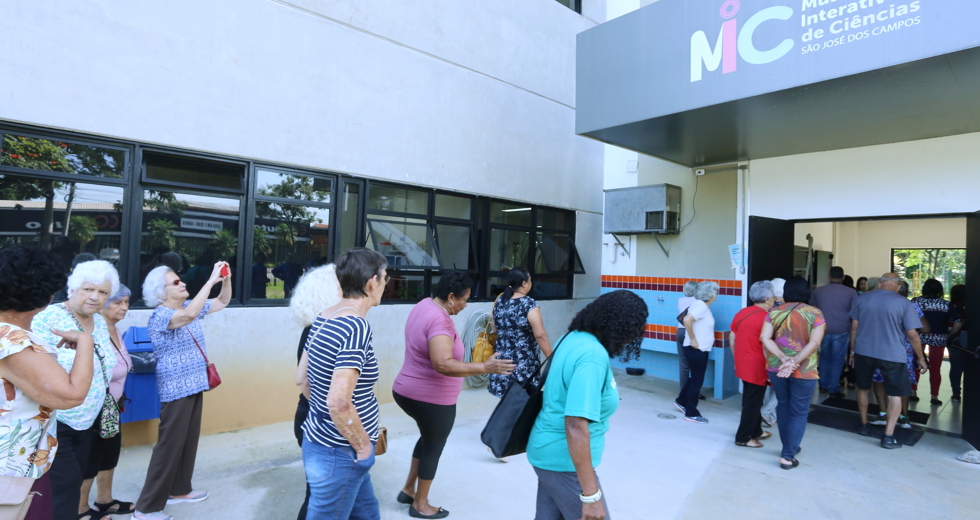 idosos-visitam-museu-interativo-de-ciencias-mic-fotosadenir-brittopmsjc-0903_52736877314_o.jpg