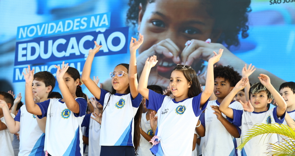 Anúncios das novidades na Educação e certificação 5.0 Emefi Ronconi no Jardim Jussara. Foto: Claudio Vieira/PMSJC 03-09-2025 