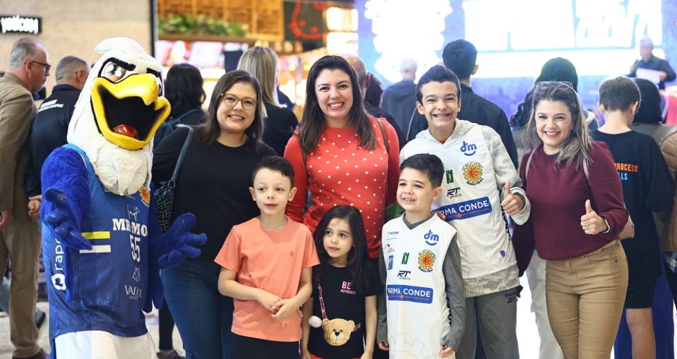 Apresentação do time de basquete masculino. Foto: Claudio Vieira/PMSJC 22-07-2025