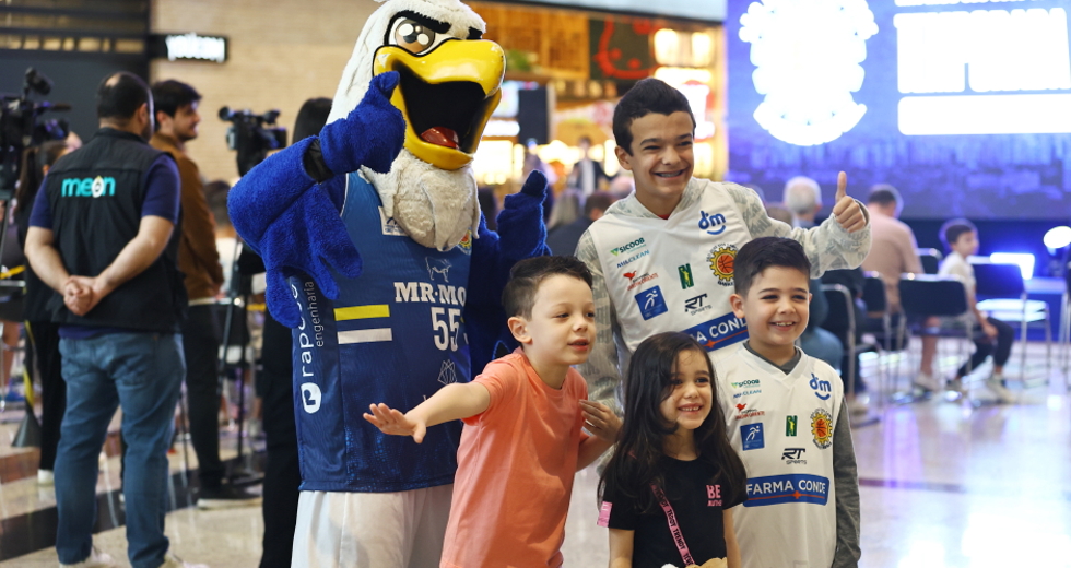 Apresentação do time de basquete masculino. Foto: Claudio Vieira/PMSJC 22-07-2025