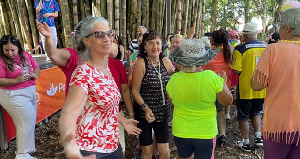 Grito de Carnaval dos frequentadores das Casas do Idoso no Parque Vicentina Aranha