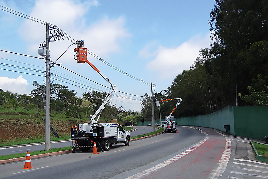 instalacao-de-lampadas-estrada-aeroporto-tamoios-13-12-2019-lucas-cabral-11.jpg