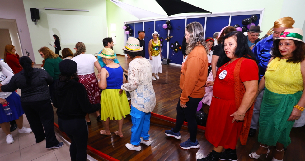 The Vovoice na Casa do Idoso Sul. Foto: Claudio Vieira/PMSJC 31-10-2025  