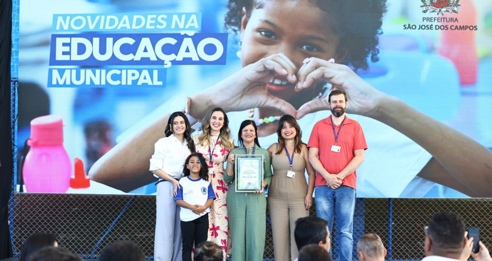 Anúncios das novidades na Educação e certificação 5.0 Emefi Ronconi no Jardim Jussara. Foto: Claudio Vieira/PMSJC 03-09-2025 