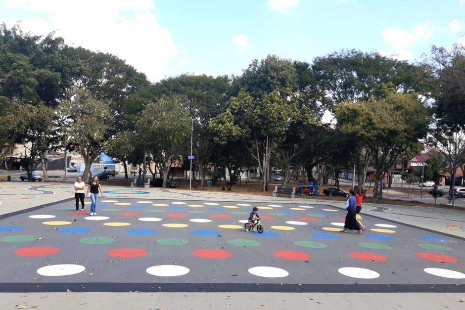 Praça Hildete da Silva Boaventura ganhou áreas de brincadeiras tradicionais