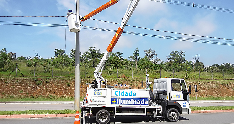 instalacao-de-lampadas-estrada-aeroporto-tamoios-13-12-2019-lucas-cabral-03.jpg