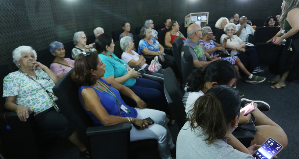 idosos-visitam-museu-interativo-de-ciencias-mic-fotosadenir-brittopmsjc-0903_52736097407_o.jpg