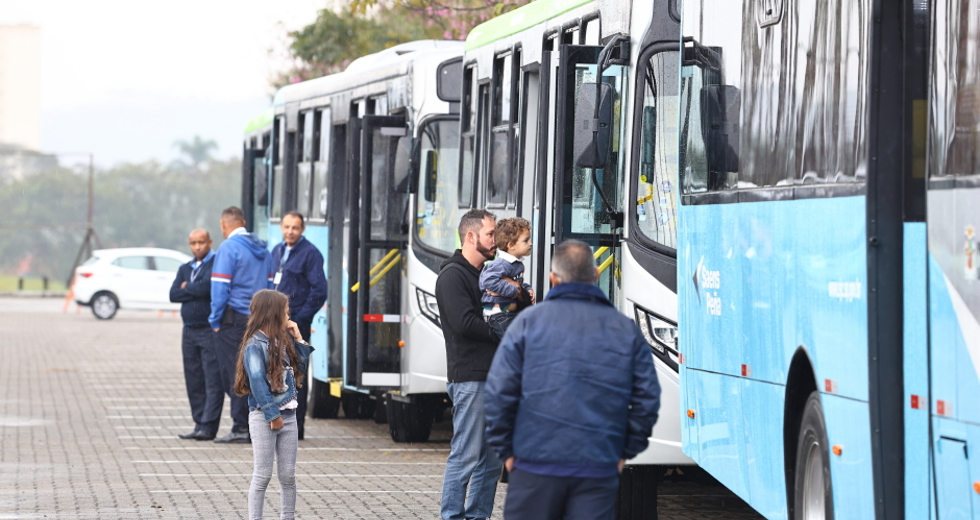 Coletiva de apresentação dos novos ônibus da frota da cidade. Foto: Claudio Vieira/PMSJC 25-07-2025   