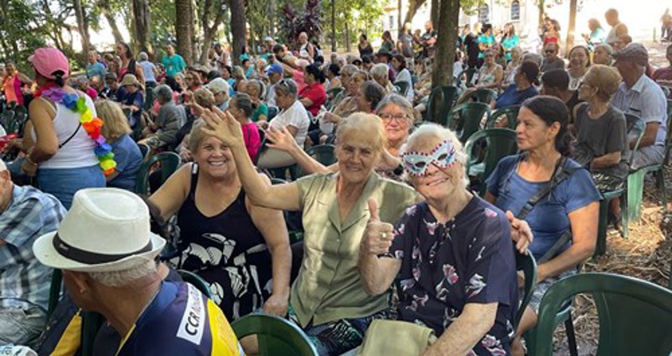 Grito de Carnaval dos frequentadores das Casas do Idoso no Parque Vicentina Aranha