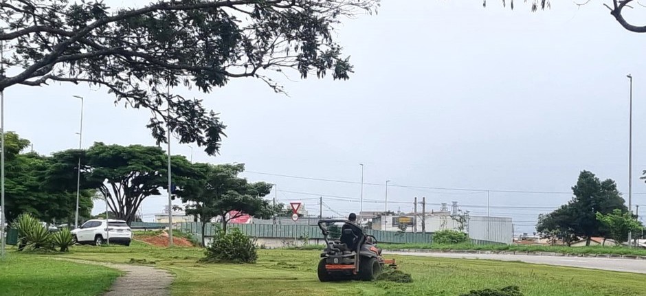 Zeladoria urbana reforça serviços de roçada em São José
