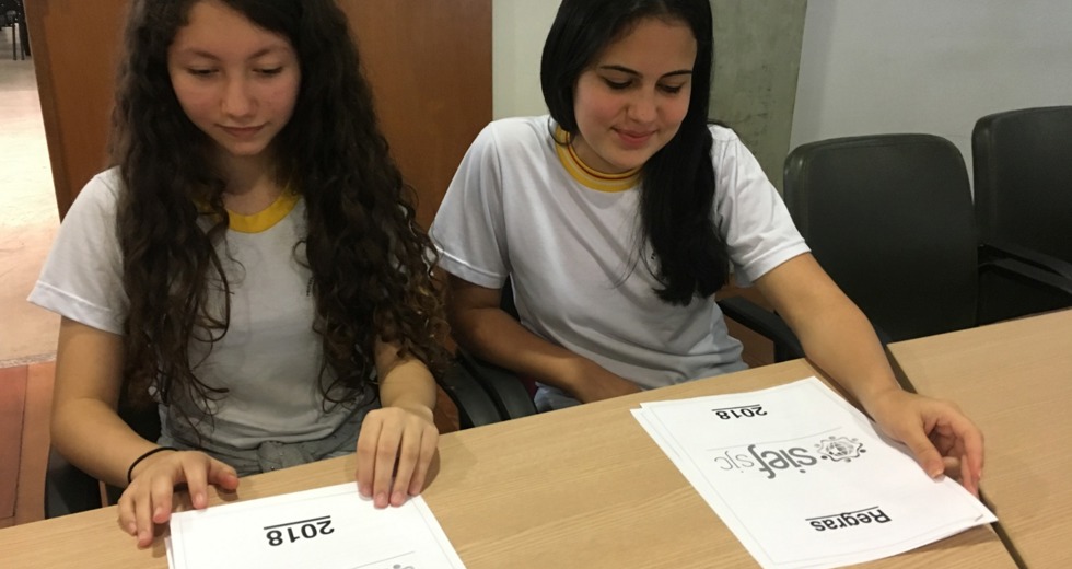 alunos-do-ensino-fundamental-participam-de-simulacao-da-onu-09.jpeg