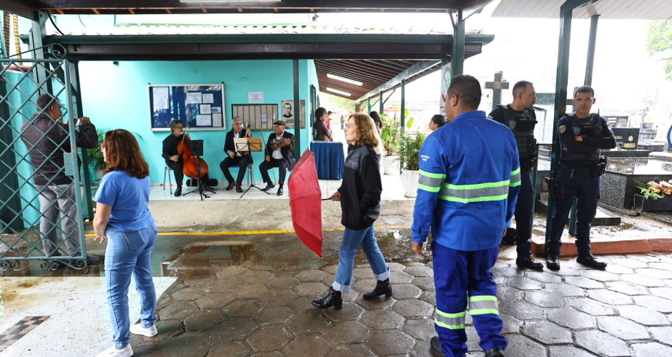 Feriado de Finados - Movimento no Cemitério Padre Rodolfo De Komorek no Centro. Foto: Claudio Vieira/PMSJC 02-11-2025   