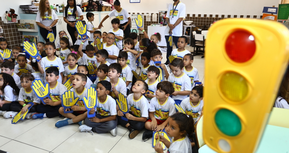 Ação Educamob da SEMOB no CEDIN Dra. Zilda Arns Neumann. Foto: Claudio Vieira/PMSJC 24-10-2025