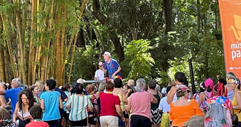 Grito de Carnaval dos frequentadores das Casas do Idoso no Parque Vicentina Aranha