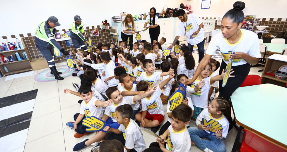 Ação Educamob da SEMOB no CEDIN Dra. Zilda Arns Neumann. Foto: Claudio Vieira/PMSJC 24-10-2025