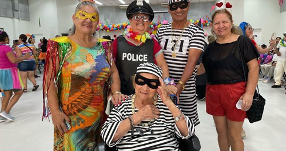 Concurso de fantasias de Carnaval na Casa do Idoso Centro