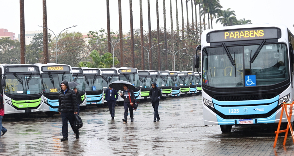 Coletiva de apresentação dos novos ônibus da frota da cidade. Foto: Claudio Vieira/PMSJC 25-07-2025   