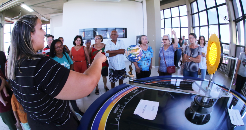 idosos-visitam-museu-interativo-de-ciencias-mic-fotosadenir-brittopmsjc-0903_52736098092_o.jpg