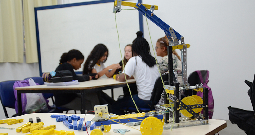 oficina-robotica-cedempe-09-04-2019-lucas-cabral-14.jpg