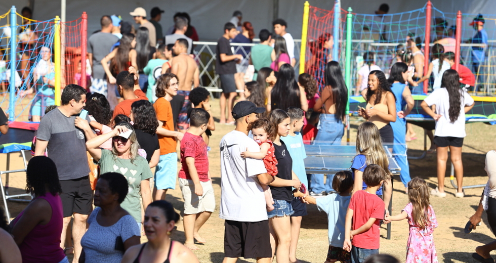 Conexão Juventude no Poliesportivo no Poliesportivo Altos de Santana. Foto: Claudio Vieira/PMSJC 14-09-2025