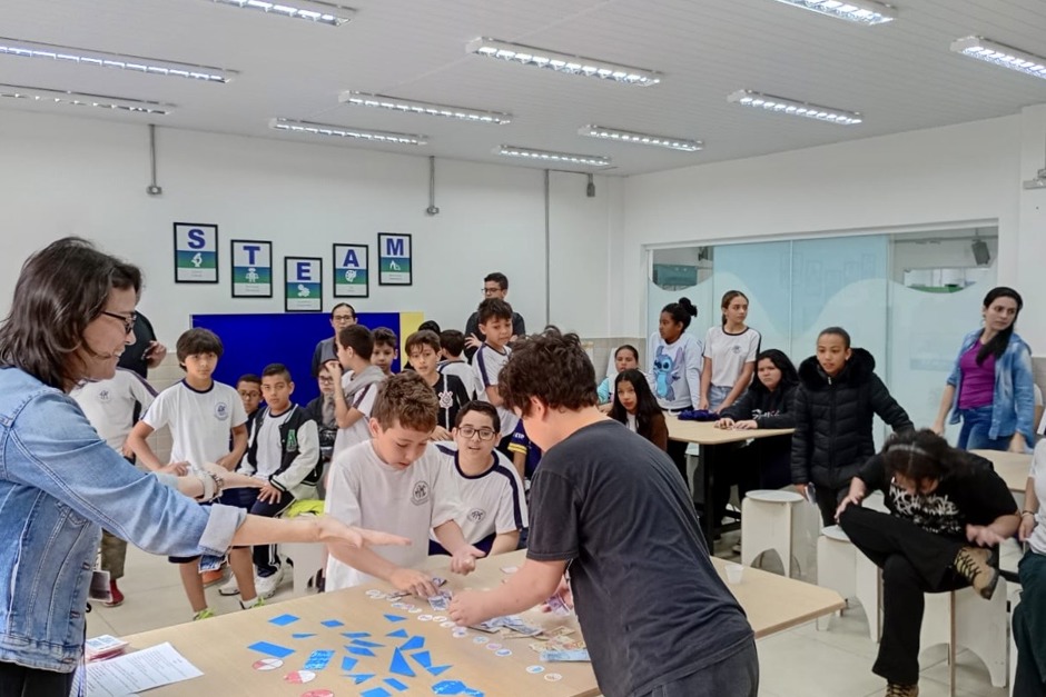 Alunos participam de quiz preparatório para o SAEB