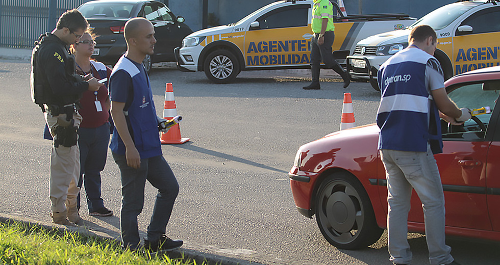 acao-conjunta-forcas-de-seguranca-blitz-bafometro-16-11-2019-lucas-cabral-43.jpg