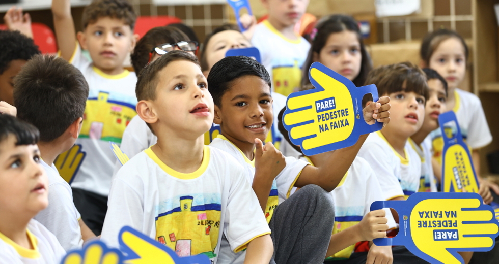 Ação Educamob da SEMOB no CEDIN Dra. Zilda Arns Neumann. Foto: Claudio Vieira/PMSJC 24-10-2025