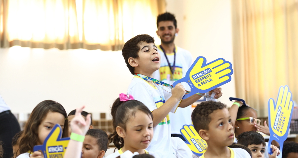 Ação Educamob da SEMOB no CEDIN Dra. Zilda Arns Neumann. Foto: Claudio Vieira/PMSJC 24-10-2025