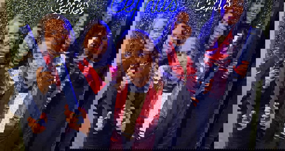 A solenidade reuniu familiares, professores e convidados no Teatro Municipal