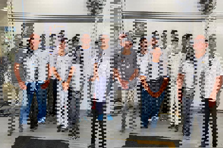 Alunos do curso de mecânica visitam a concessionária Veibras