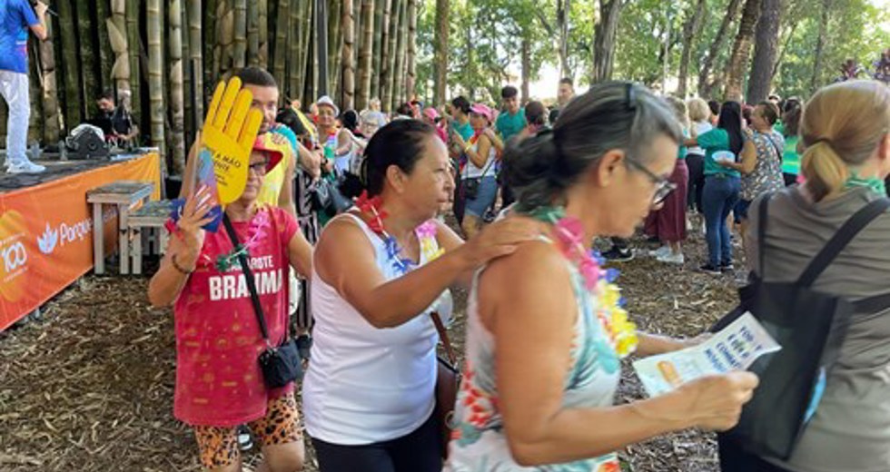 Grito de Carnaval dos frequentadores das Casas do Idoso no Parque Vicentina Aranha