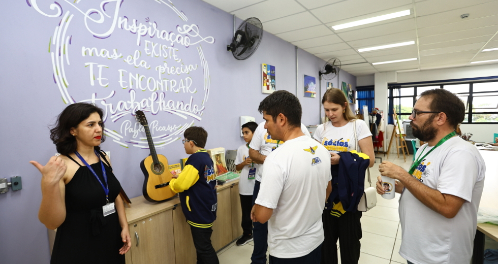 Projeto Sócios-Mirins visita o MIC. Foto: Claudio Vieira/PMSJC 05-11-2025 