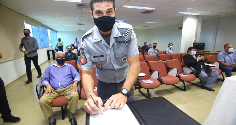 cv__6937_claudio_vieira.jpg