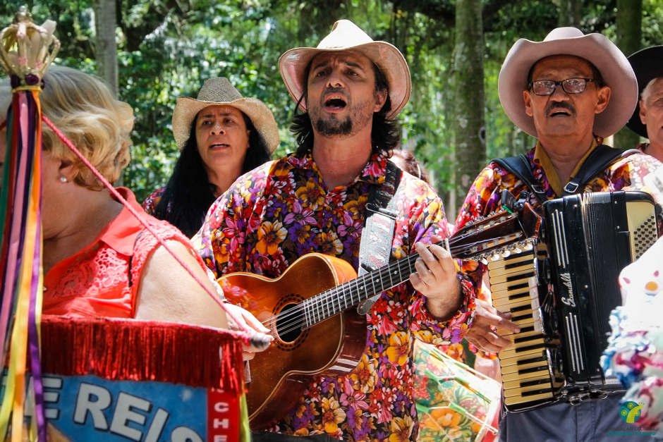 folia-de-reis-do-mestre-ze-mira.jpg
