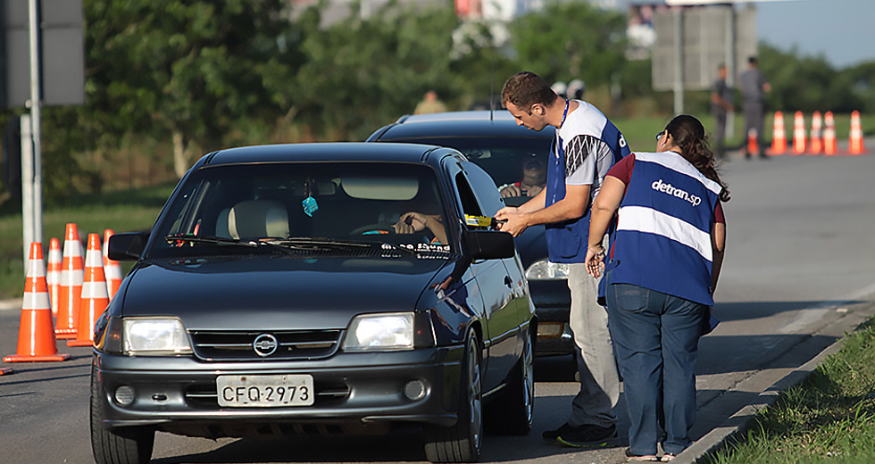 acao-conjunta-forcas-de-seguranca-blitz-bafometro-16-11-2019-lucas-cabral-19.jpg