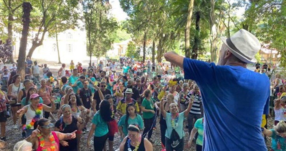 Grito de Carnaval dos frequentadores das Casas do Idoso no Parque Vicentina Aranha
