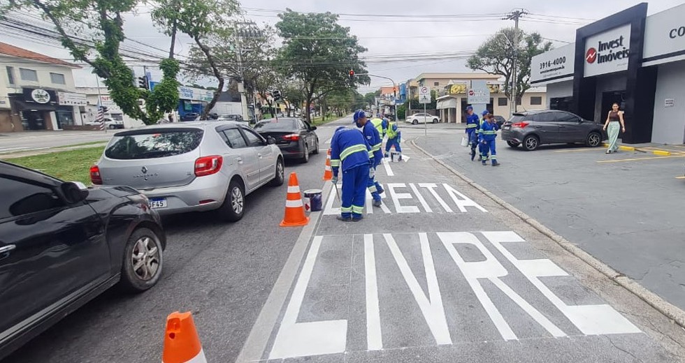 Direita Livre - Cruzamento da Rua São João Del Rey com a Av. Andromeda