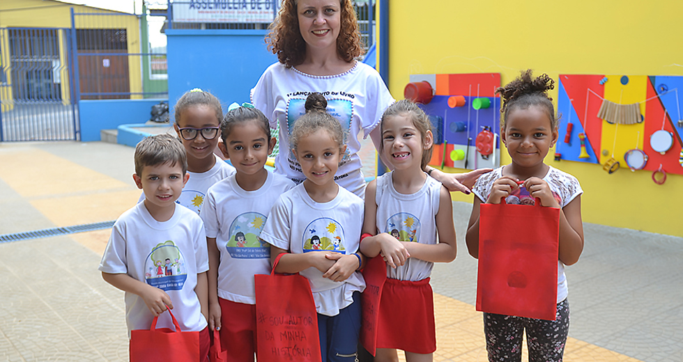 lancamento-livro-emei-zeli-de-toledo-dias-16-10-2019-lucas-cabral-16.jpg