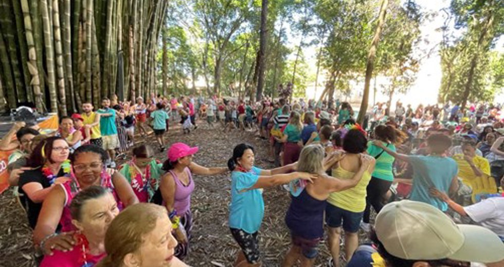 Grito de Carnaval dos frequentadores das Casas do Idoso no Parque Vicentina Aranha