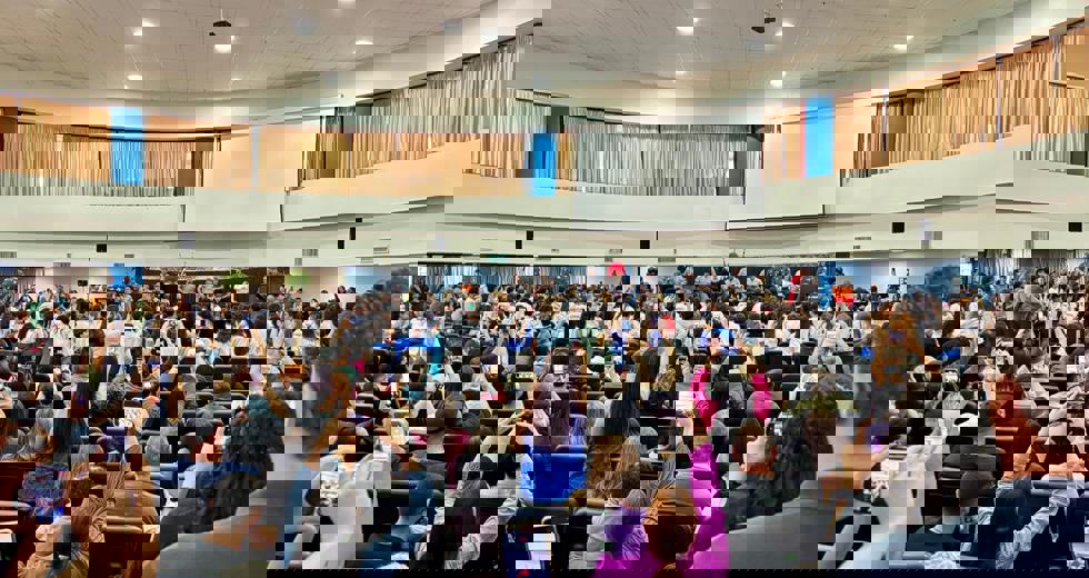 O evento no PIT celebrou o encerramento do programa de prevenção às drogas, com entrega de medalhas, música e participação das comunidades escolares