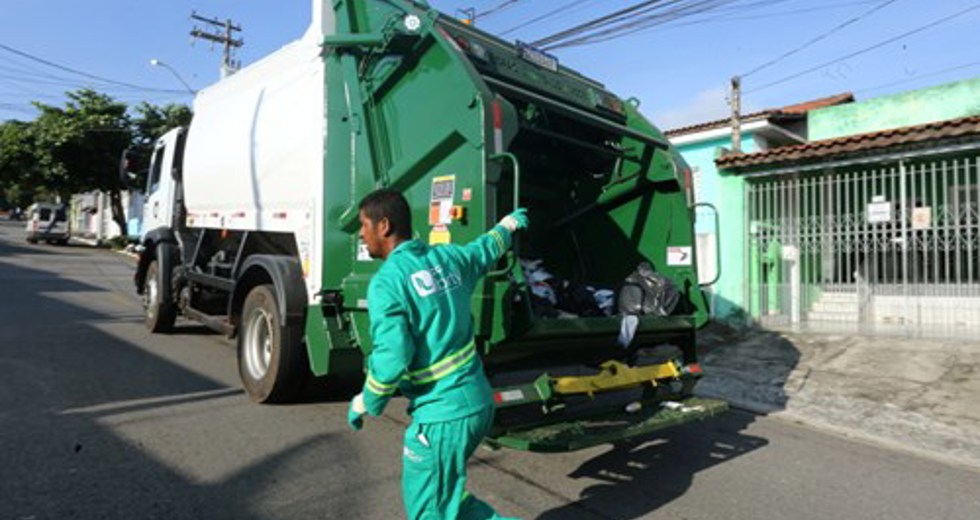 Primeiro Dia de Coleta de Lixo da nova empresa na Zona Leste