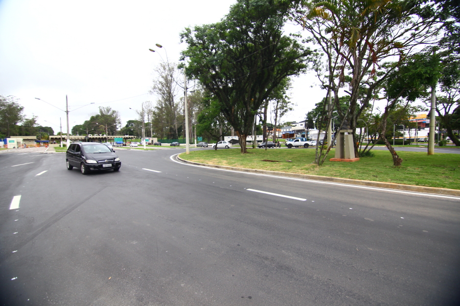 Conclusão da obra de alargamento em frente ao DCTA. Foto: Claudio Vieira/PMSJC. 03-12-2018