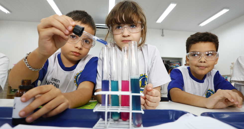 Anúncios das novidades na Educação e certificação 5.0 Emefi Ronconi no Jardim Jussara. Foto: Claudio Vieira/PMSJC 03-09-2025 