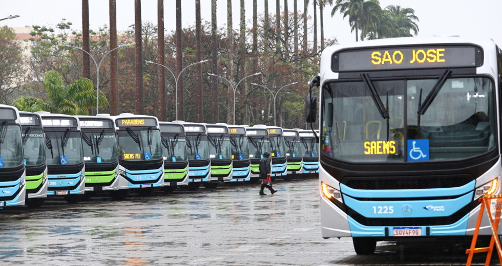 Coletiva de apresentação dos novos ônibus da frota da cidade. Foto: Claudio Vieira/PMSJC 25-07-2025   
