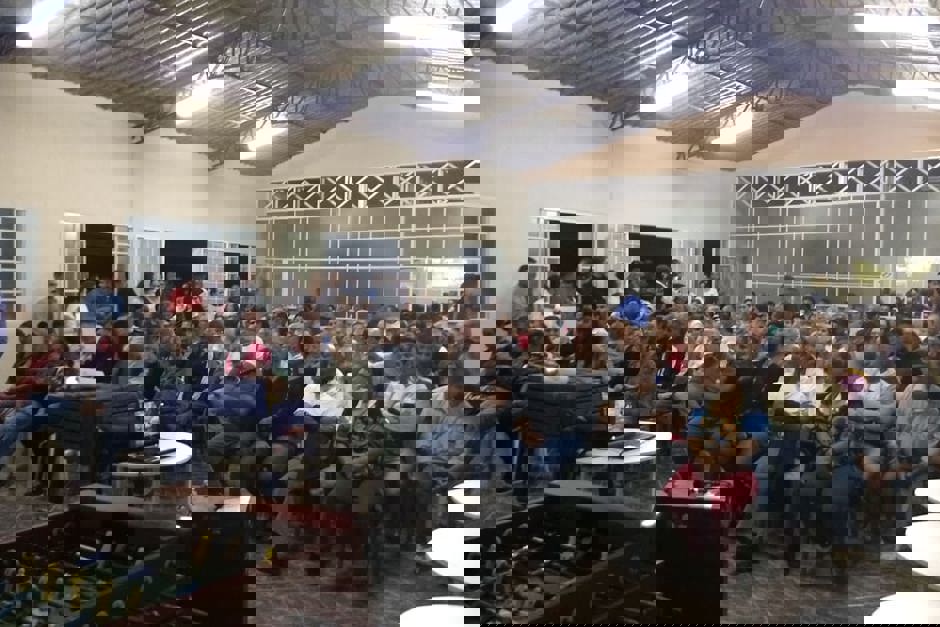 reuniao-de-esclarecimento-sobre-a-area-a-ser-regularizada.jpeg