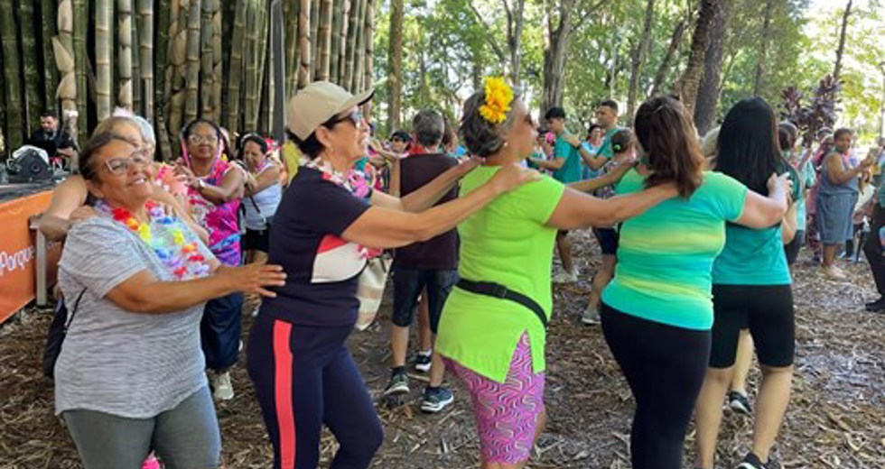 Grito de Carnaval dos frequentadores das Casas do Idoso no Parque Vicentina Aranha