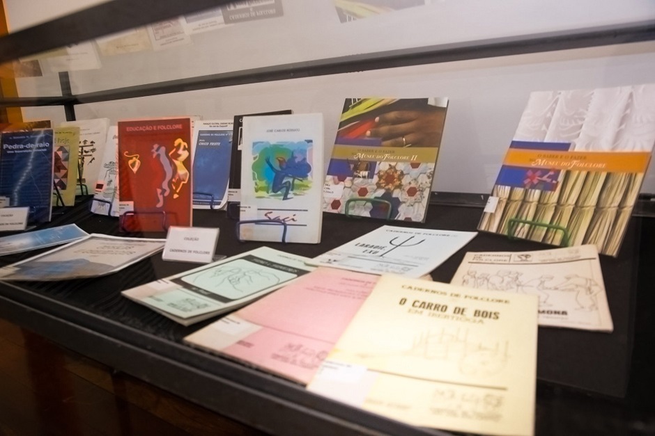 livros-da-colecao-cadernos-de-folclore-prefa.jpg