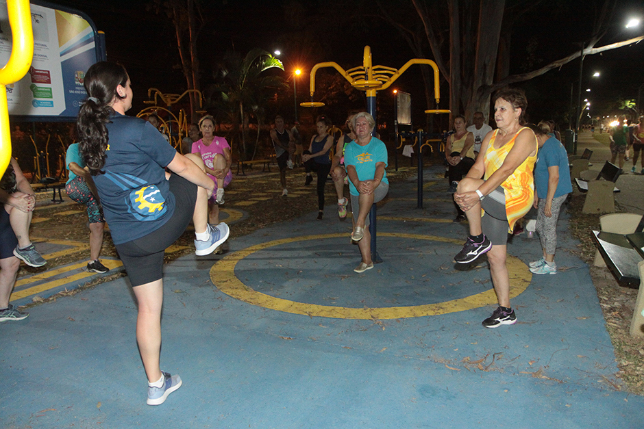 aula-noturna-alongamento-academia-ao-ar-livre-cidade-jardim-04-11-2019-lucas-cabral-21.jpg