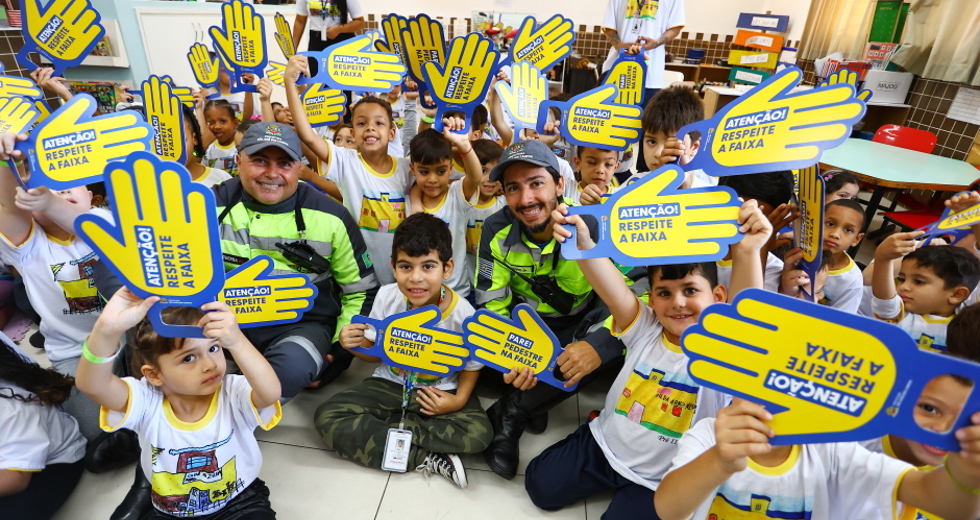 Ação Educamob da SEMOB no CEDIN Dra. Zilda Arns Neumann. Foto: Claudio Vieira/PMSJC 24-10-2025